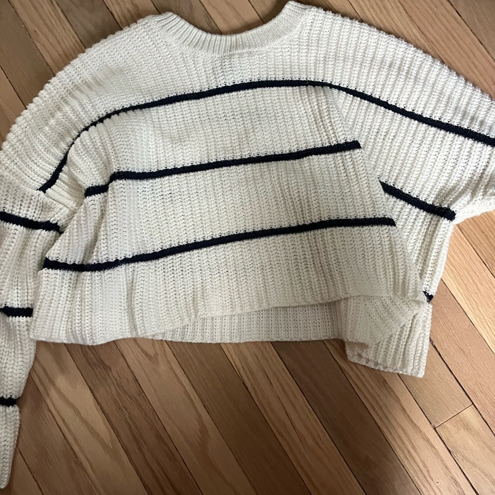 Moon & Madison White and Black Crew Neck Sweater